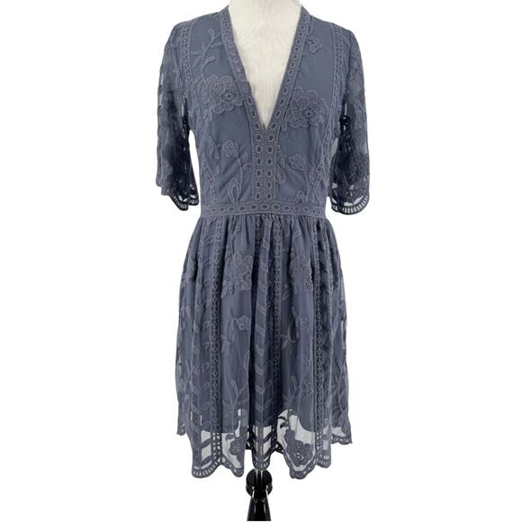 Socialite Women's Slate Gray Blue Lace Overlap Short Sleeve V-Neck Dress Medium - Picture 1 of 5